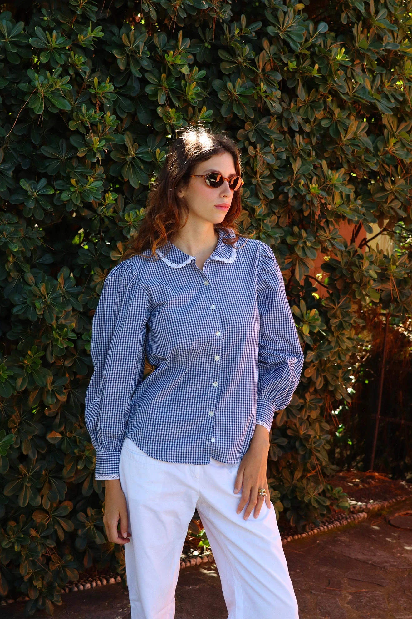 Immagine per IGI AMA curata da Aura Studio di Genova: shooting moda dal tono indie e contemporaneo, creato per valorizzare l’identità visiva del brand.