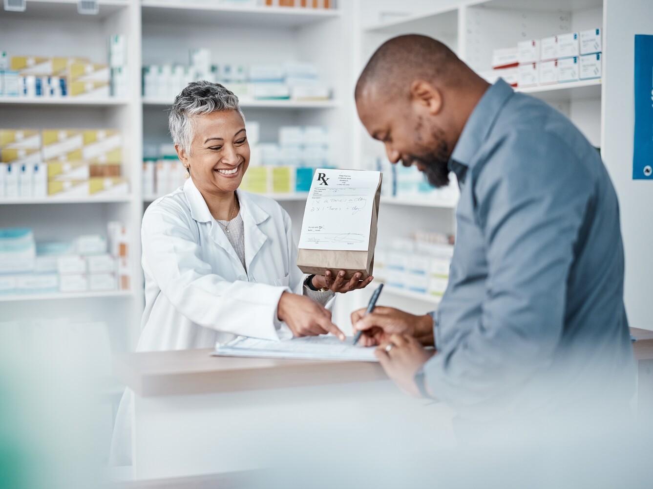 woman meeting with a dietitian to discuss nutrition support for her safe medicine for weight loss