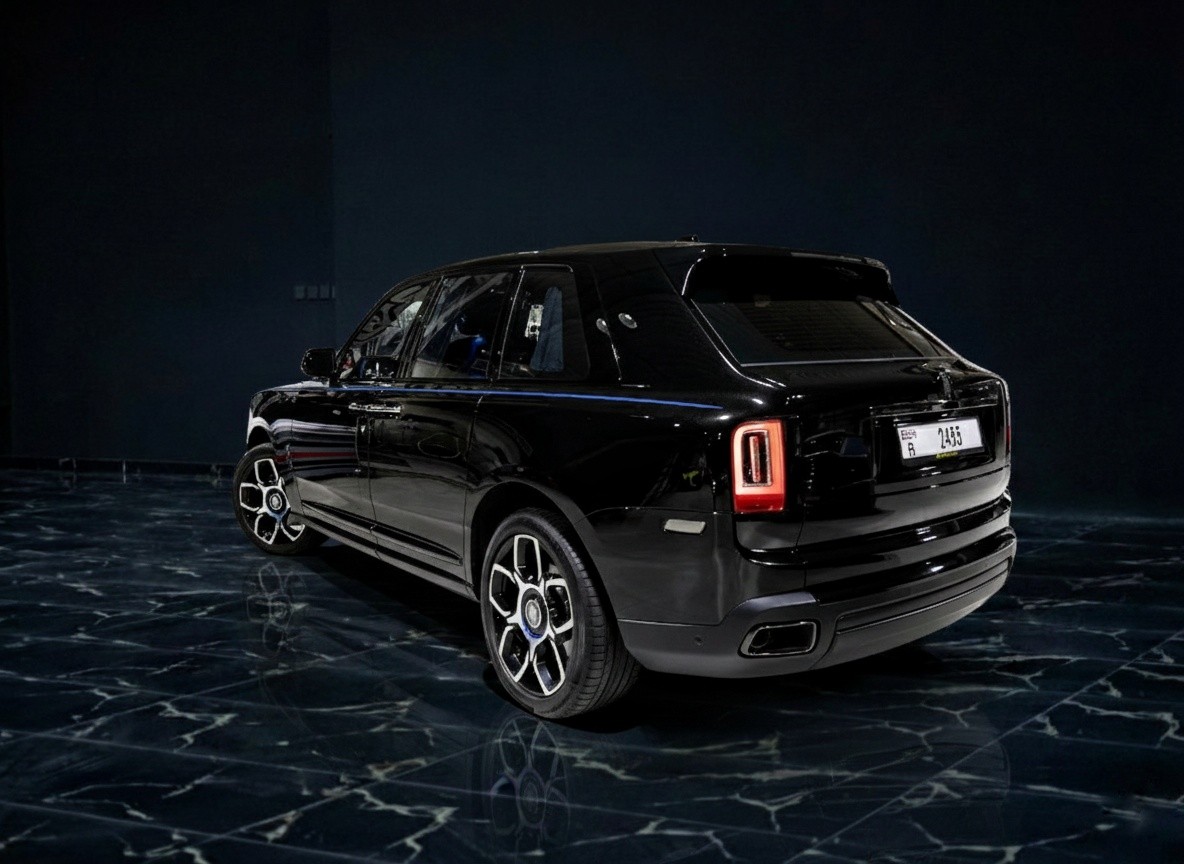 Rolls-Royce Cullinan Black Badge 2023 rear exterior ultra-luxury SUV