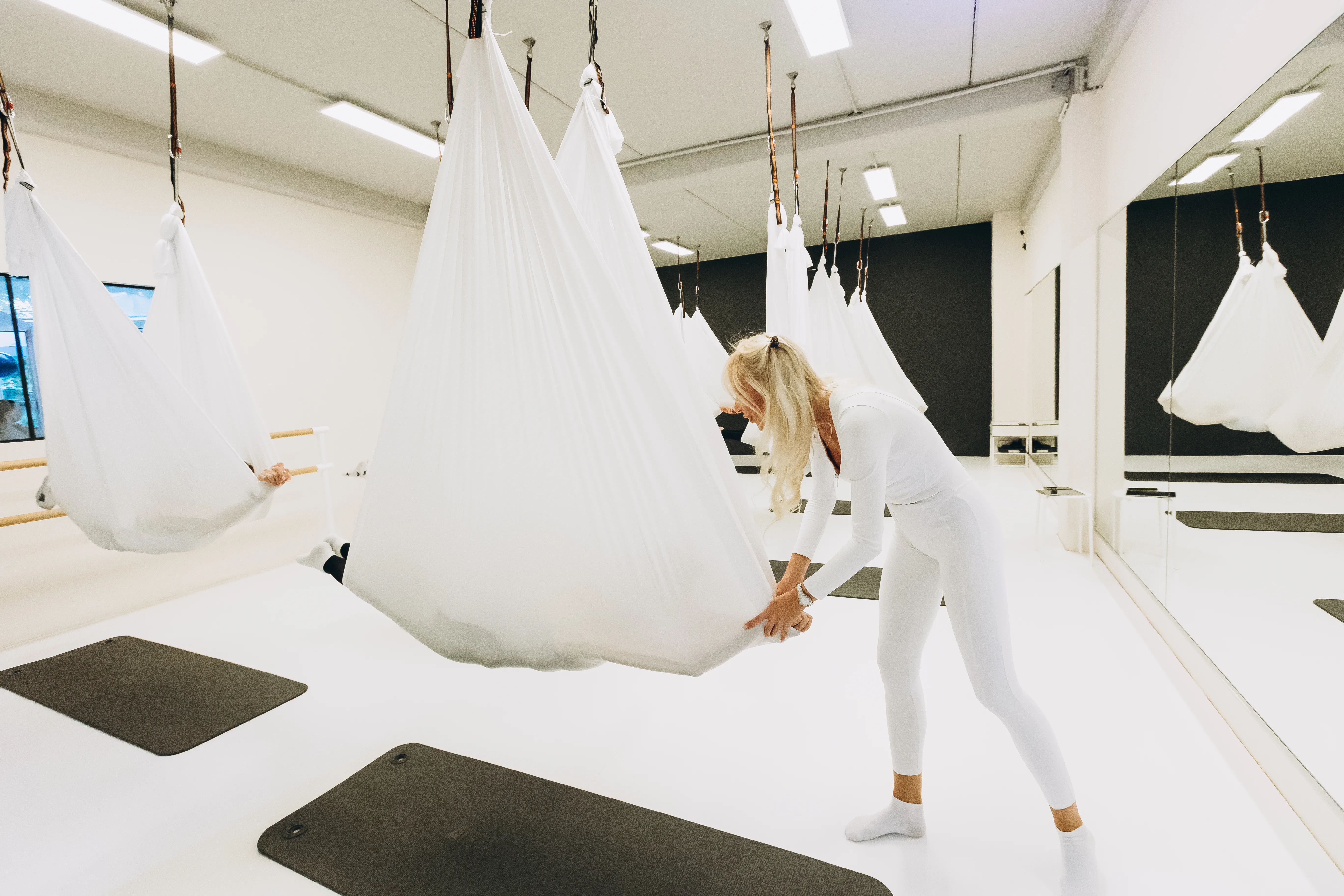 aerial stretching instructor