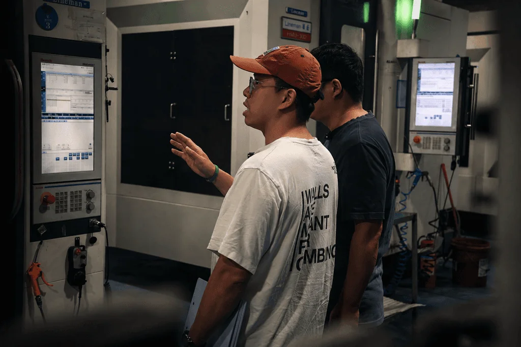 Team discussing equipment and production at a factory