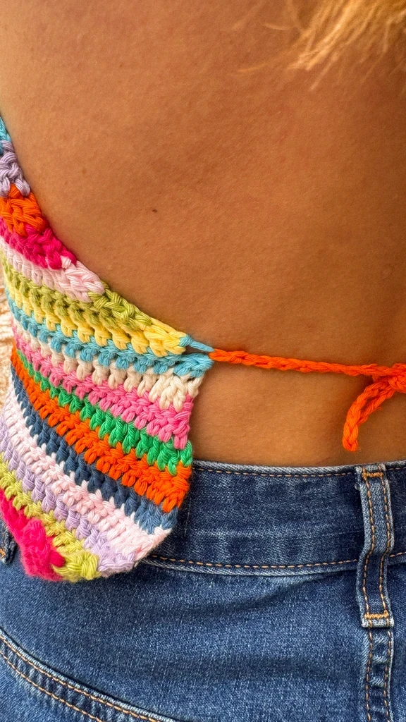 Haut de dos nu en crochet coloré - Shooting photo pour la marque Panade par Aspect Studio