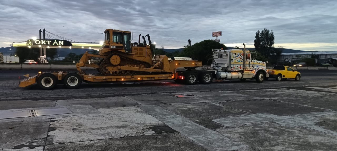 Servicio de fletes para transporte de maquinaria pesada en construcción
