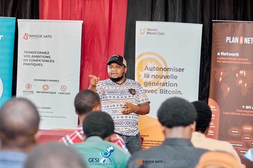 Wanzavalere, teaching students about Bitcoin at the University of Goma | Image courtesy of Bridge Sats