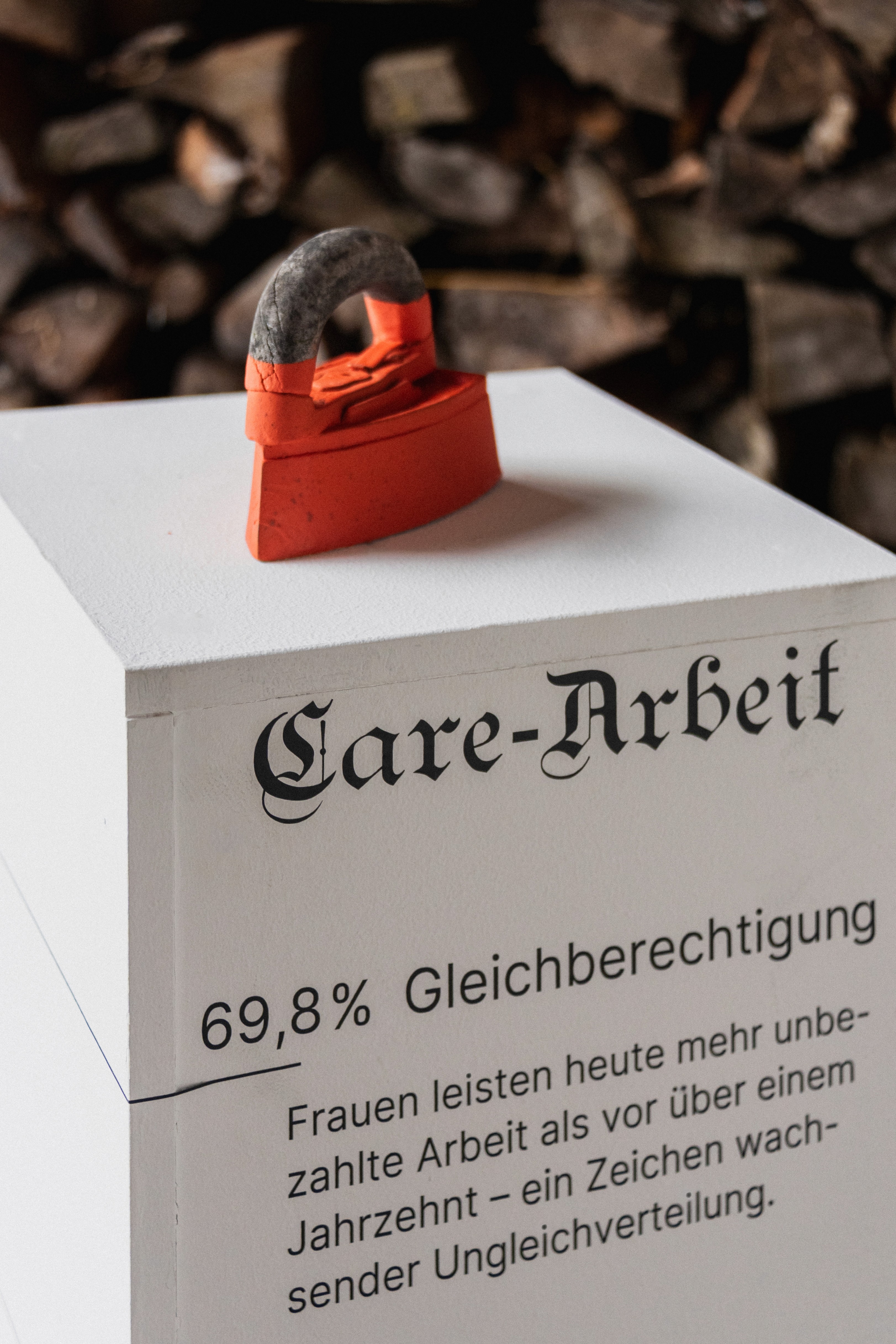 Bügeleisen mit oranger Farbe