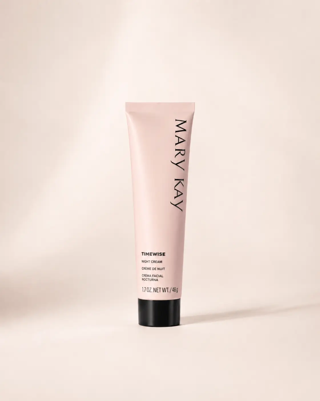 Hidratante Noturno Extra Emoliente Mary Kay em bisnaga sobre fundo claro.