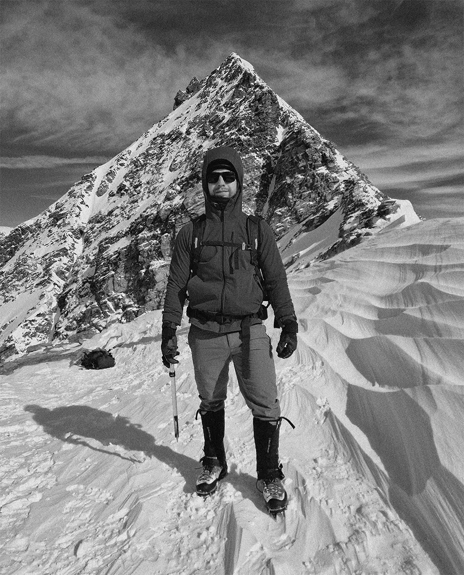 Spergel Dániel Summit edző téli magashegyi tanfolyam közben téli hegymászás