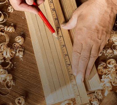 Процес розкрою плитного матеріалу ДСП для виготовлення меблів