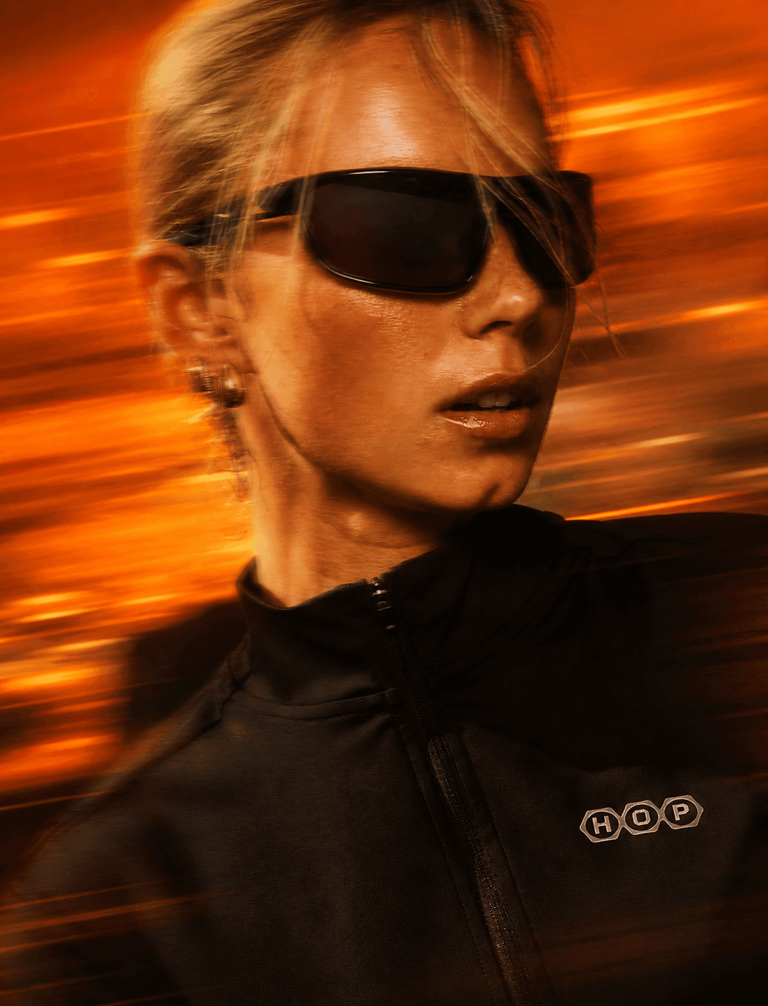 Women in Orange BG