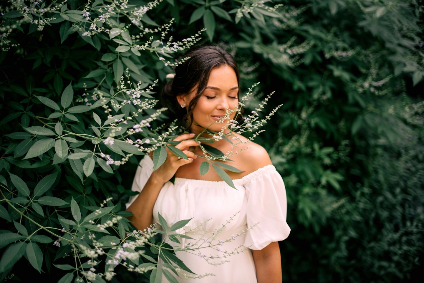 Linen bridal, photographed in a garden