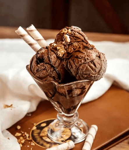 copa de helado de chocolate