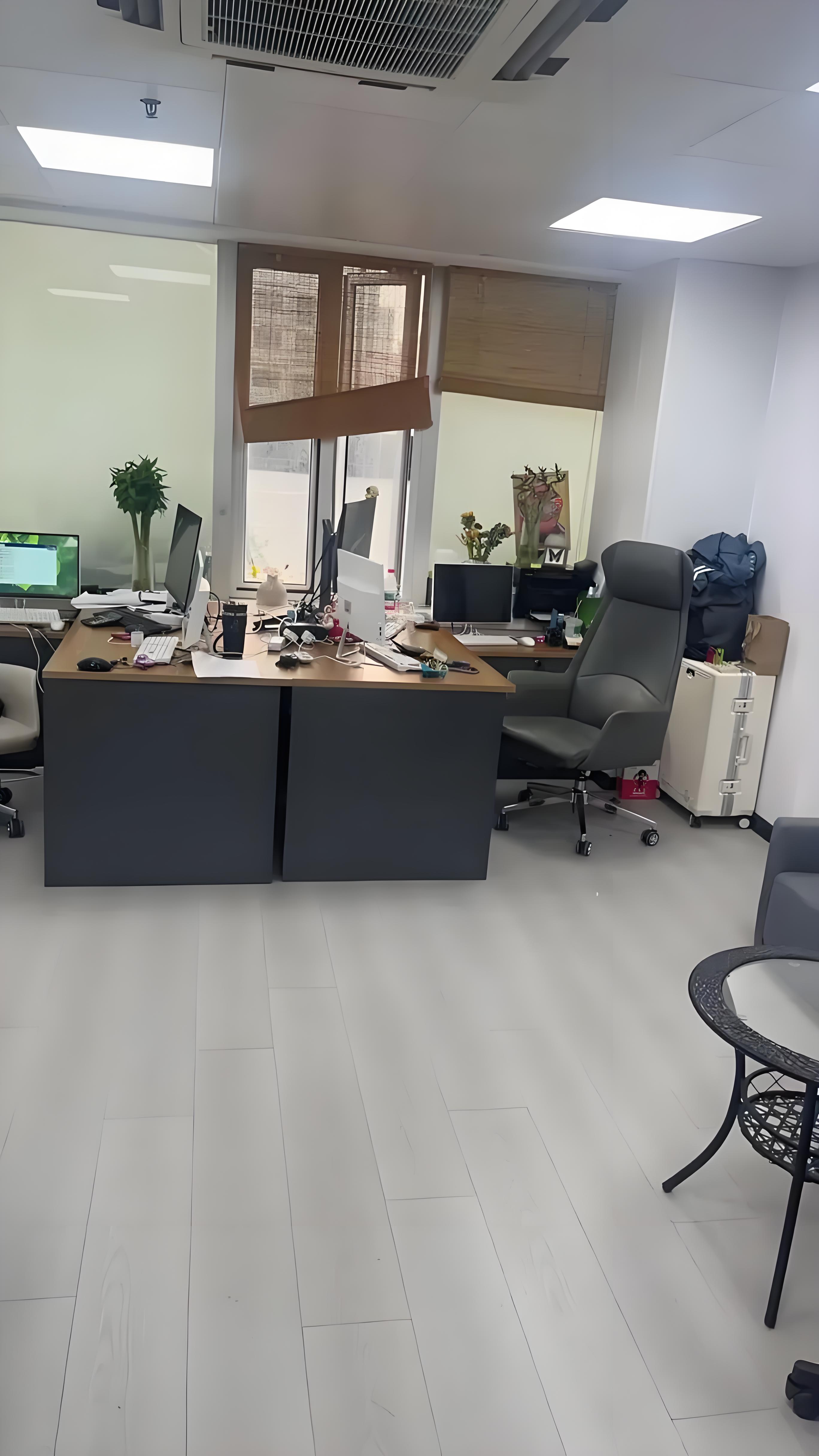 BW Design Centre 是一支擁有16年豐富經驗的專業設計團隊，我們專注於社區設計，致力打造更好社區環境。我們的服務涵蓋多個領域，包括醫療安老、教育空間、NGO非牟利組織、藝術設計、宗教團體、社區美化，以及環保ESG項目。我們透過專業工程和設計方案，從初步概念到完整執行，提供一站式服務，幫助客戶提升品牌形象，實現空間轉型，優化您的社區空間！無論是改善社區設施或推動可持續發展，我們都以創新和實用為本，確保每個項目都帶來實質價值。