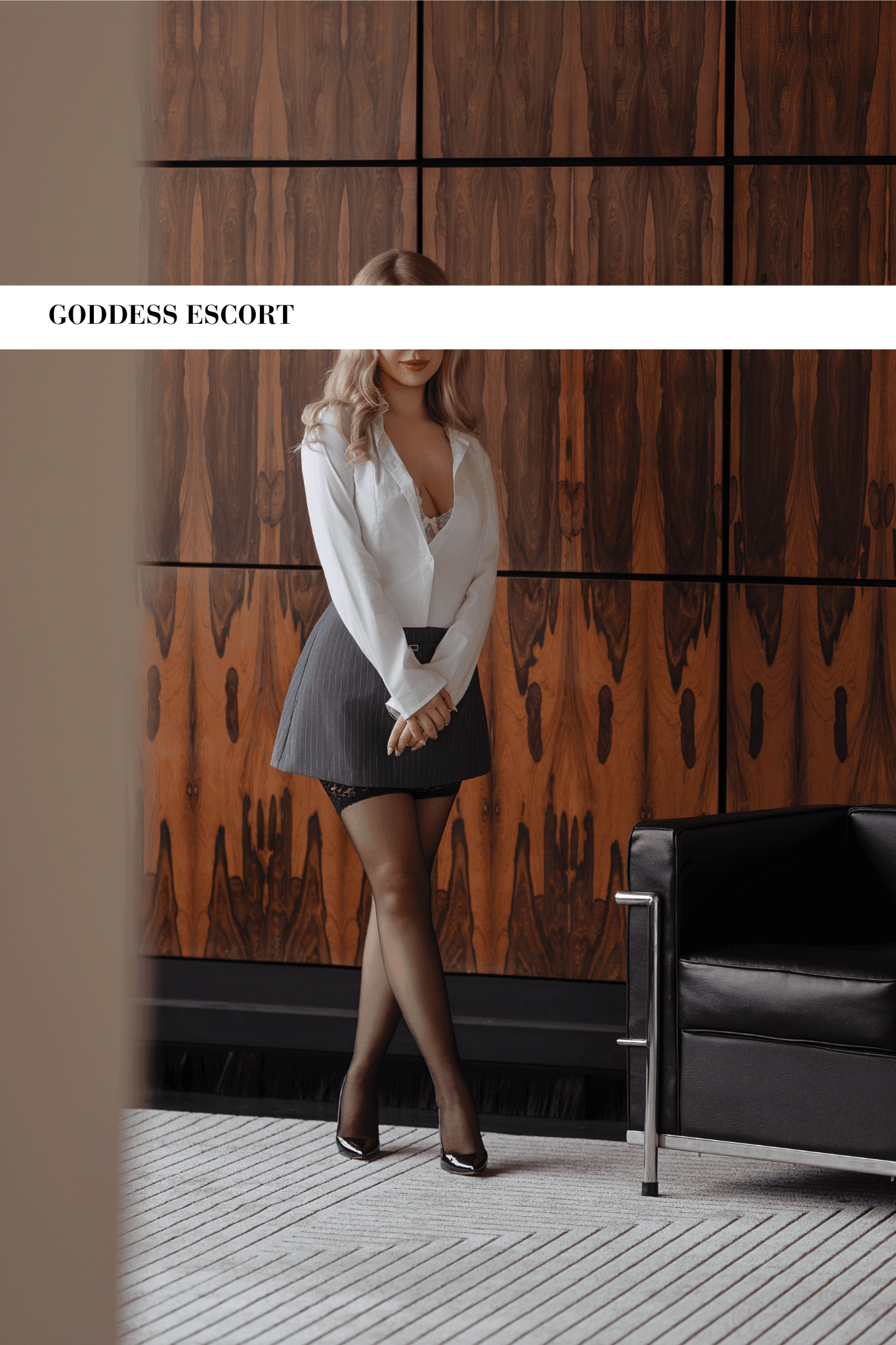 Blonde Schönheit mit Klasse und natürlichem Sexappeal
