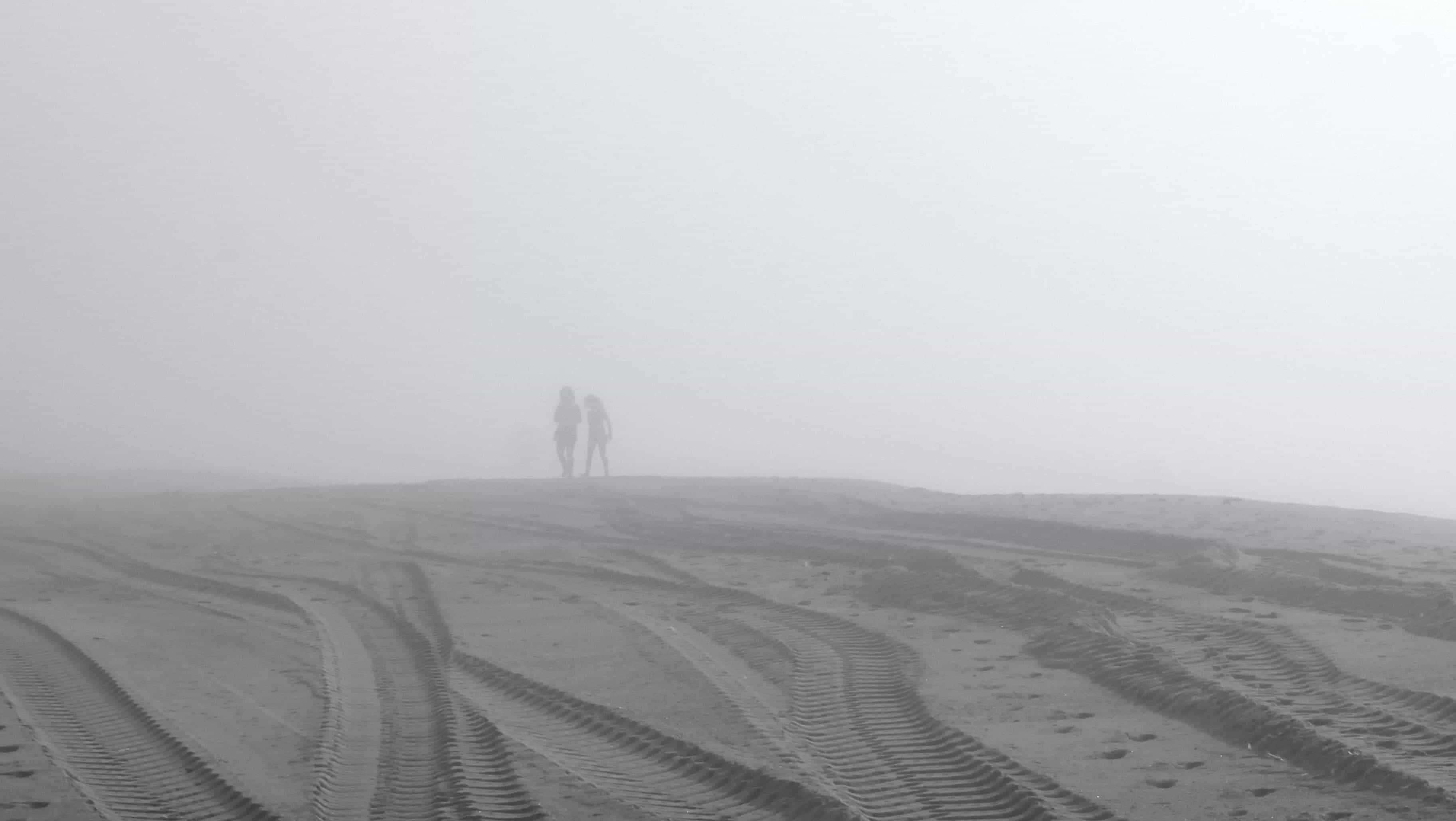 2 marcheuses dans la brume de Mira