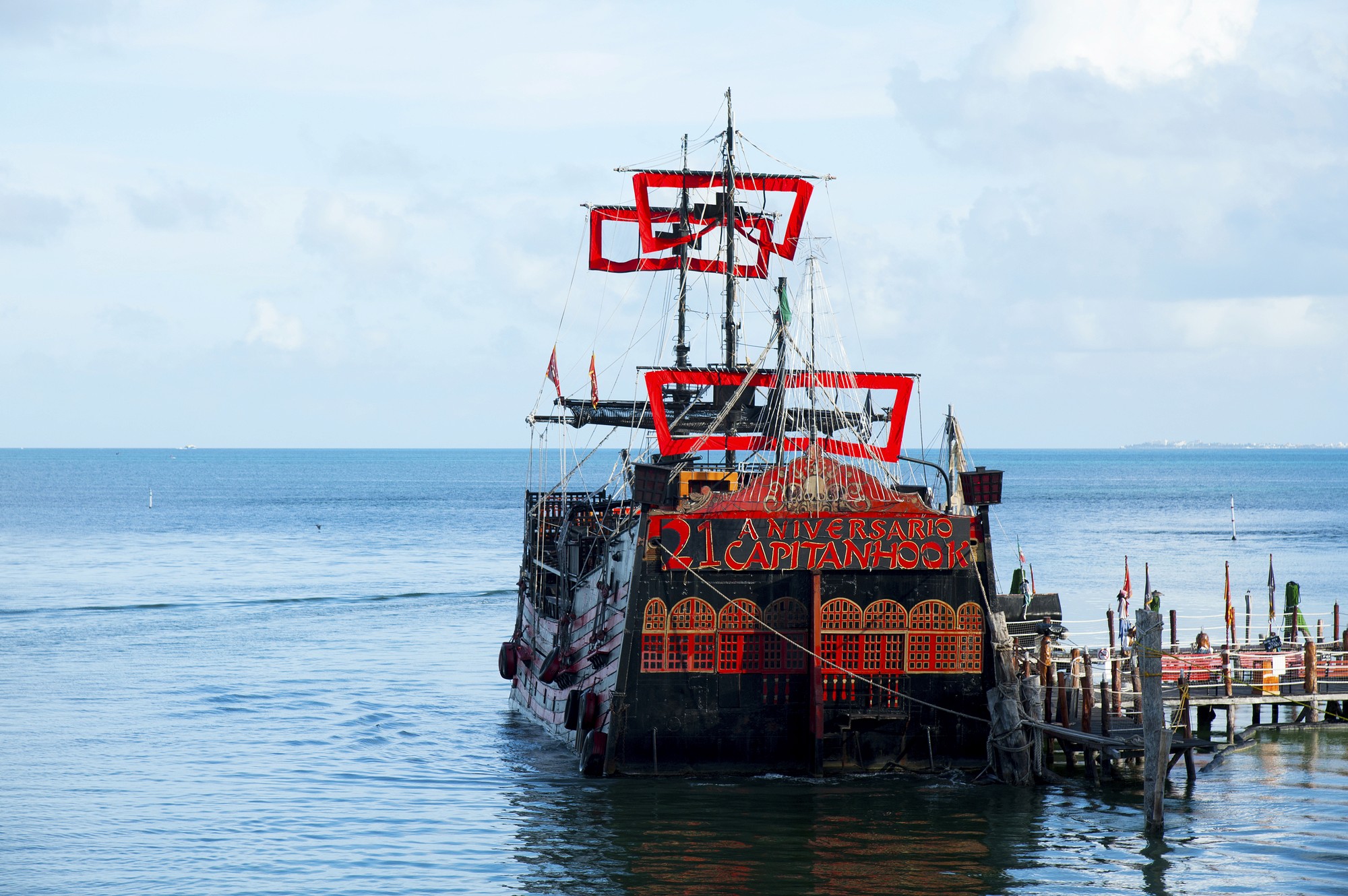 photography of dam during daytime
