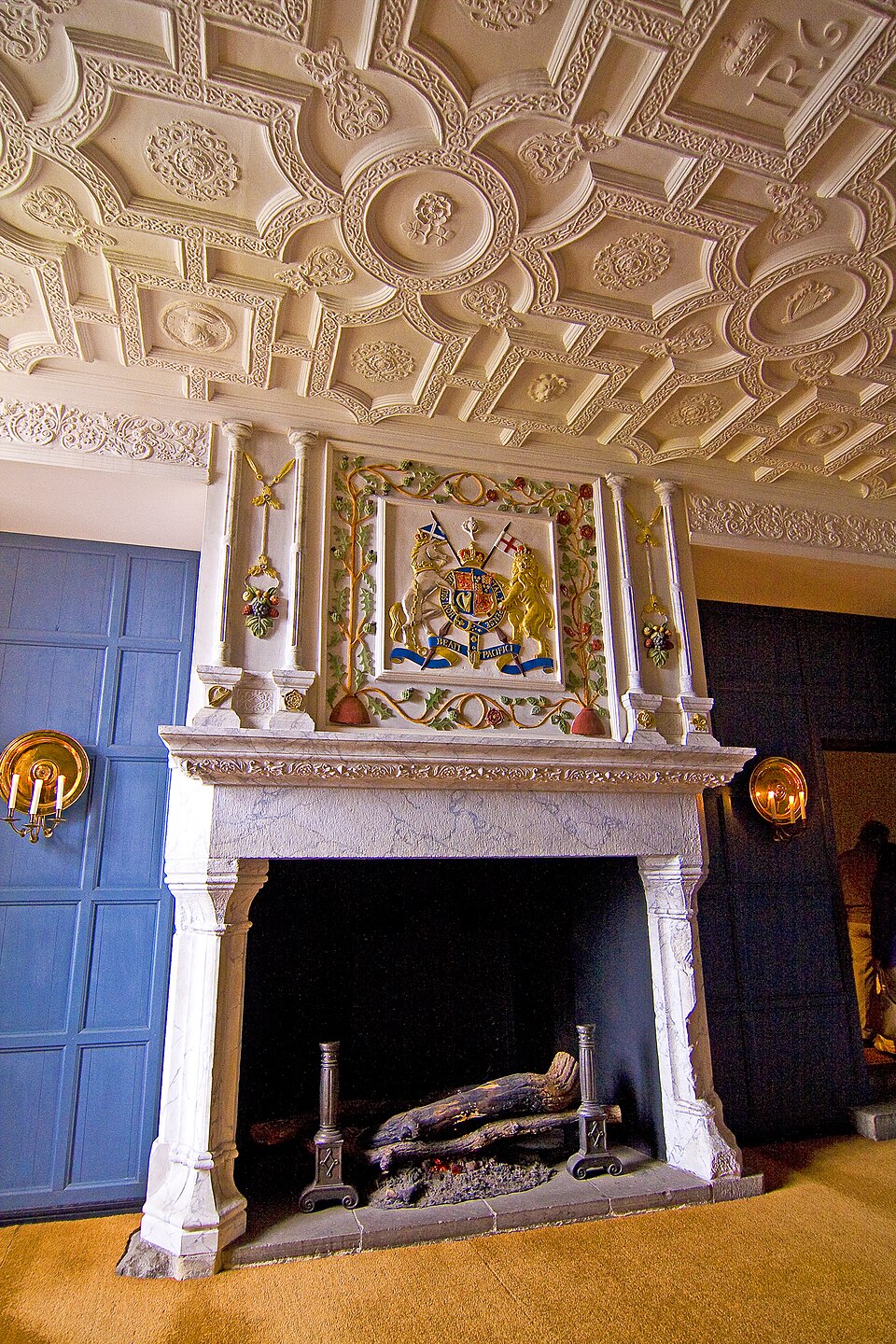 a tree with pink flowers in front of a store