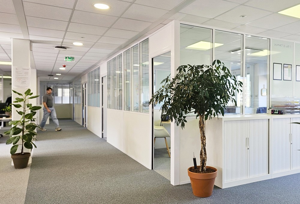 Couloir open space espace de travail