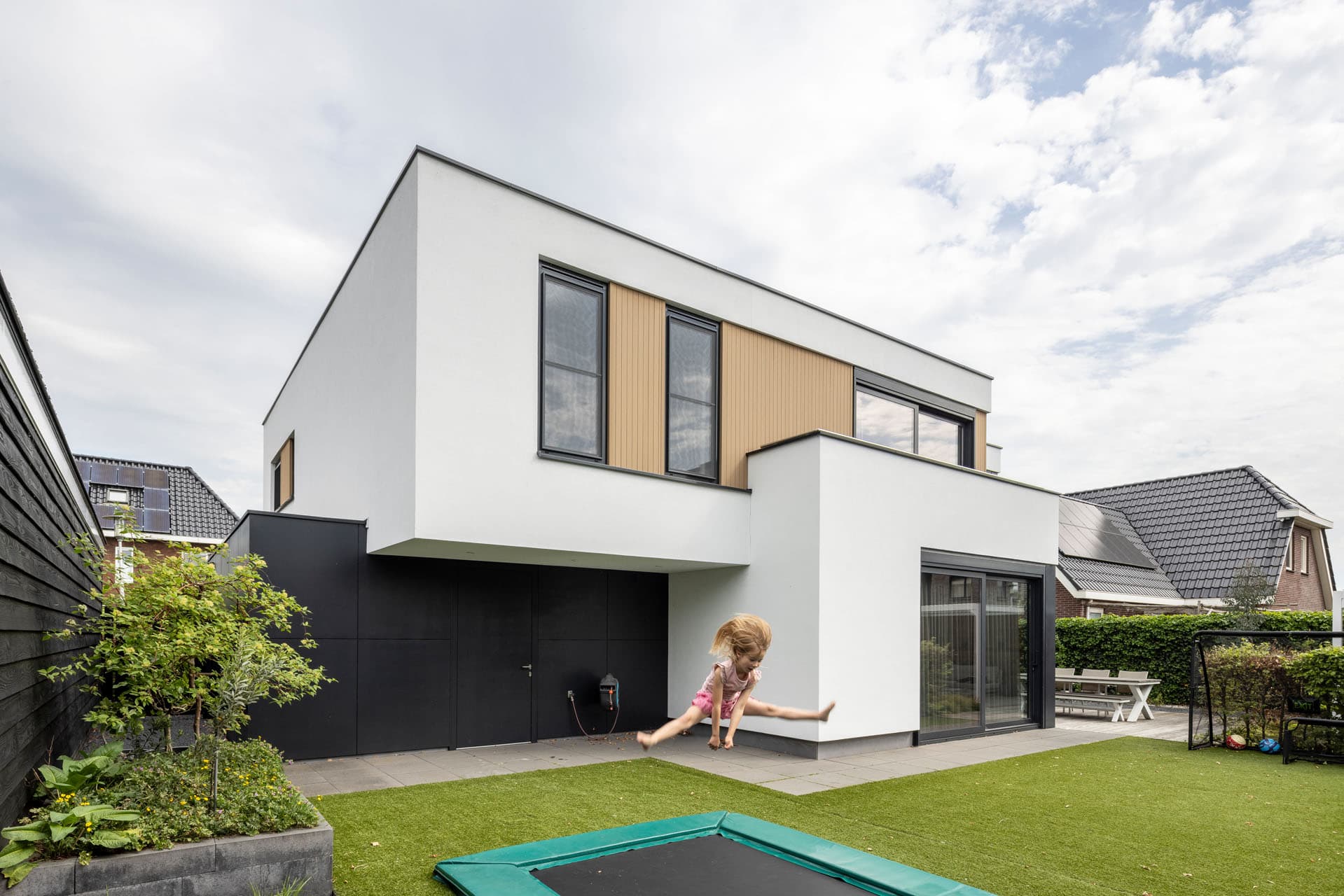 Moderne villa met flexibele ruimtes en tijdloze architectonische kwaliteit