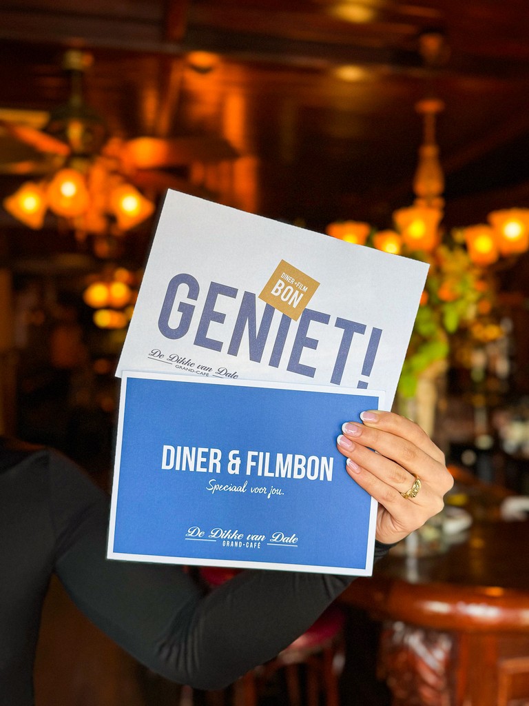 Iemand houdt de film + dinerbon vast