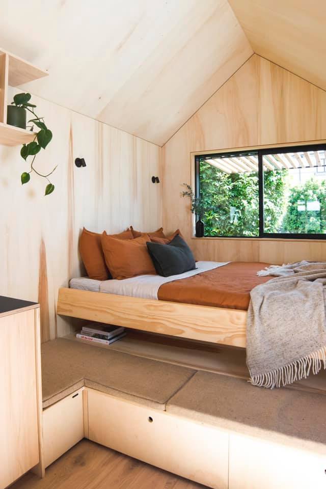 Stunning daybed with seating - Made By Hideaway
