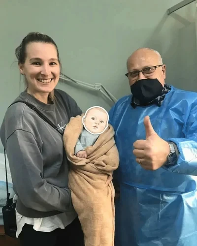 Dr. Ashraf Saddik with a happy parent and her newborn at the Coburg clinic.