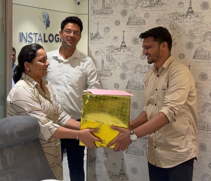 team gift hamper at instalogic