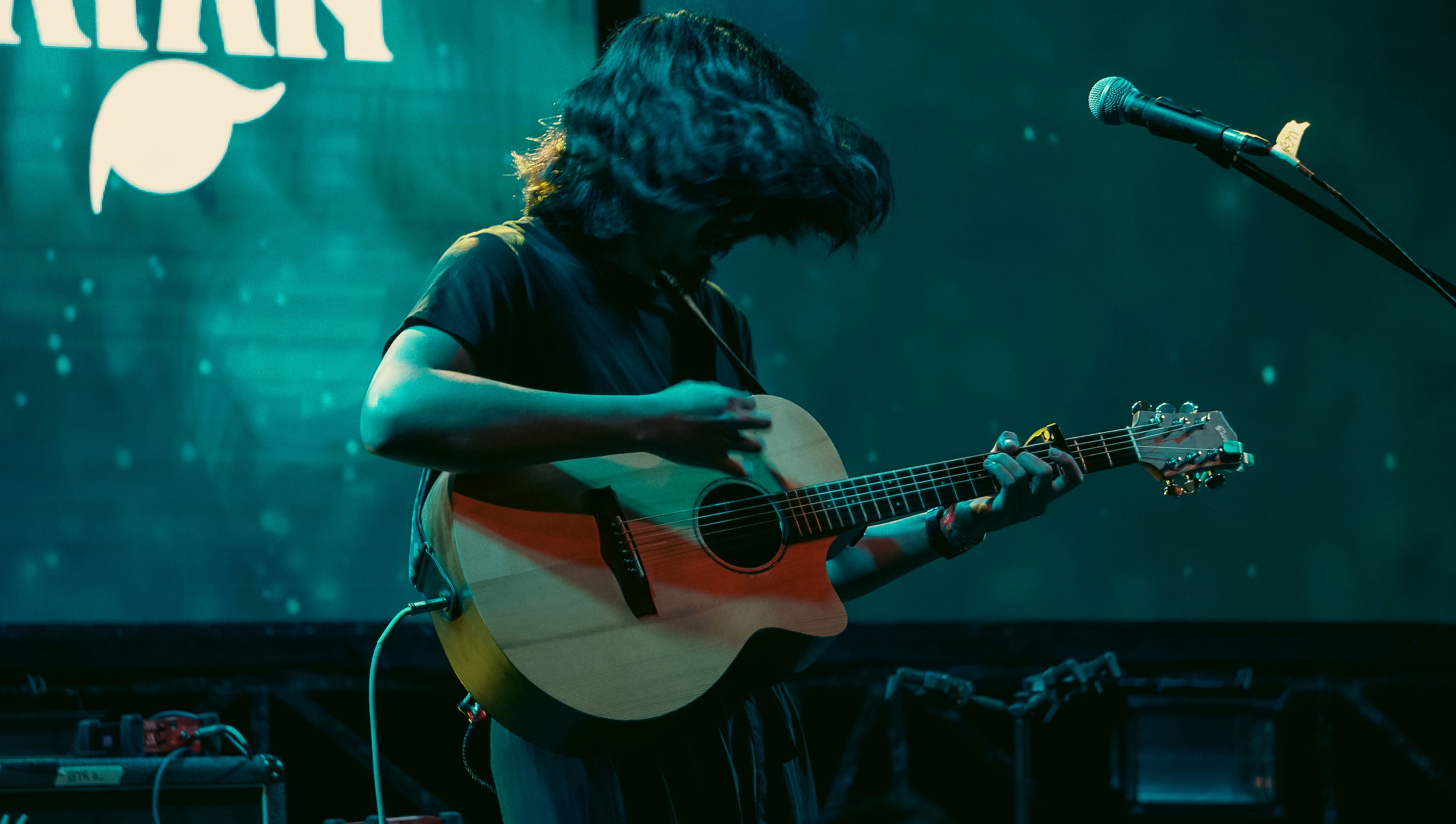 Guitarist of Rubah di Selatan, Perform at Road to Soundrenaline Surabaya