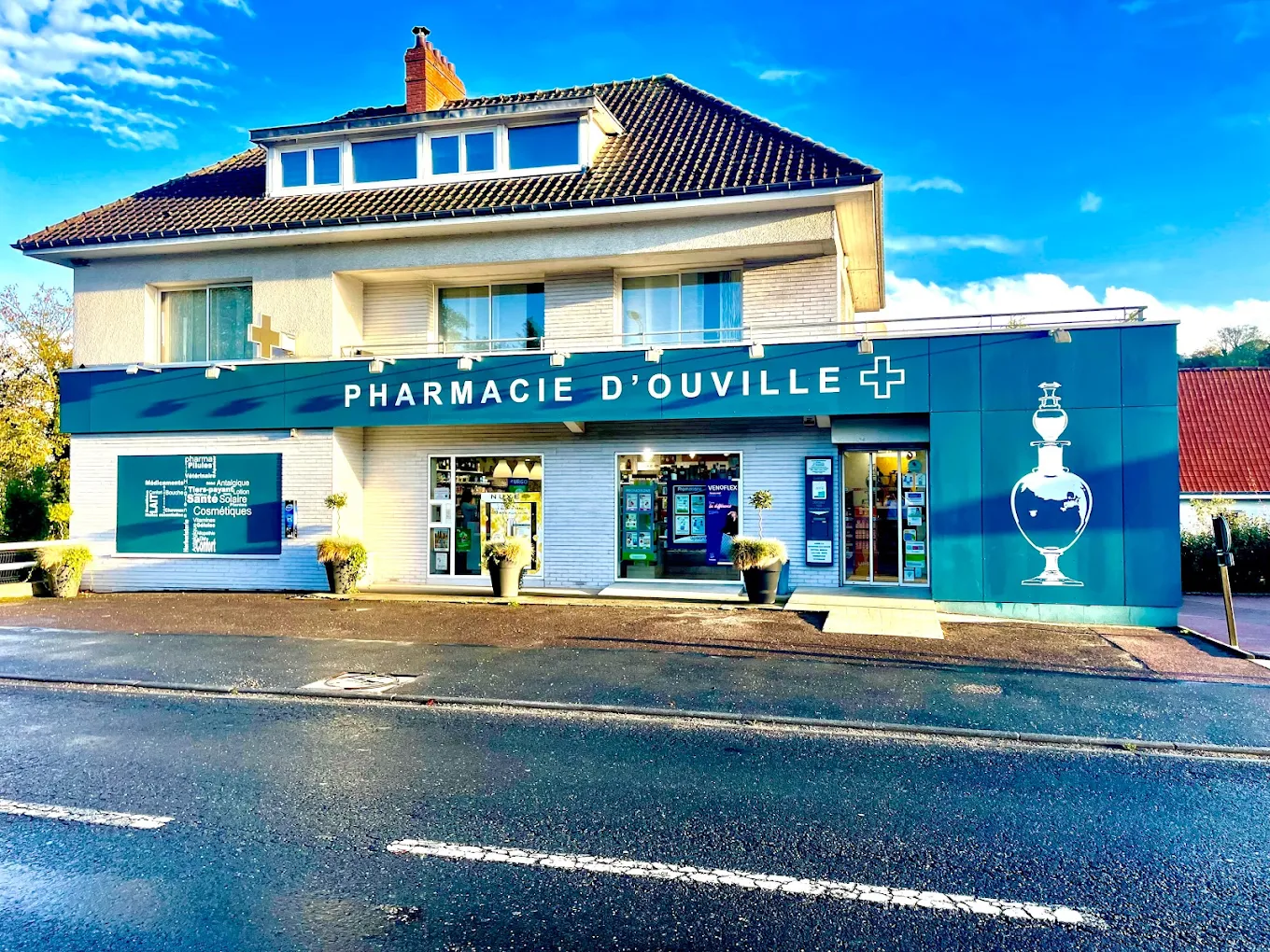 Pharmacie d'Ouville-la-Rivière à proximité de la Villa Argonne près de Pourville-sur-Mer