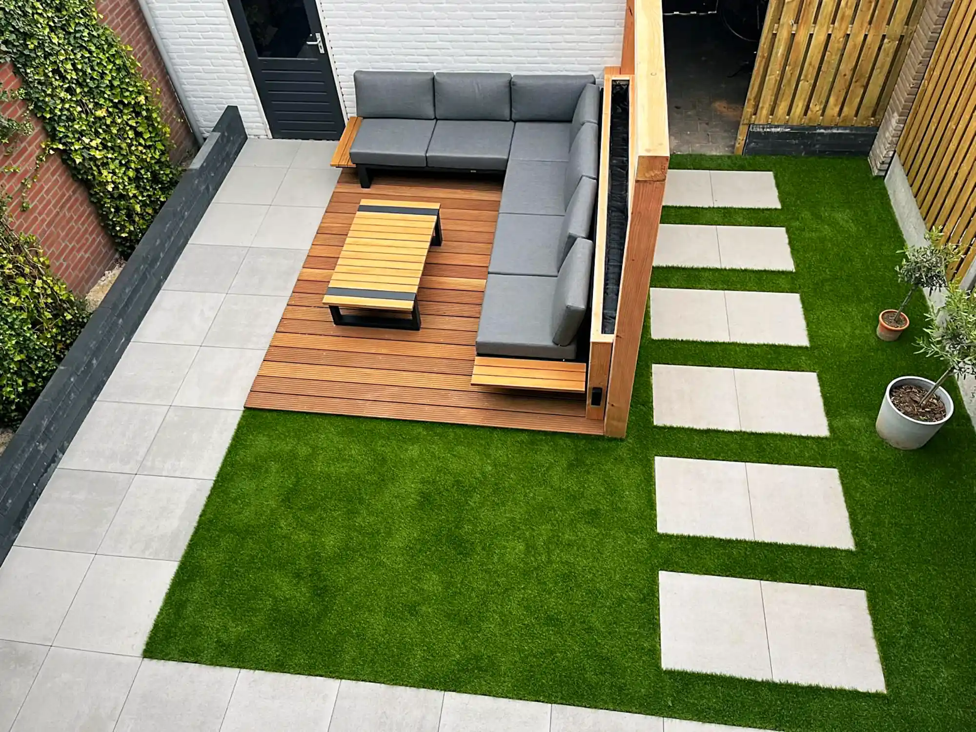 Voorbeeld van een gerealiseerd tuinproject door De Boogerd, met aandacht voor detail, duurzaamheid en maatwerk.