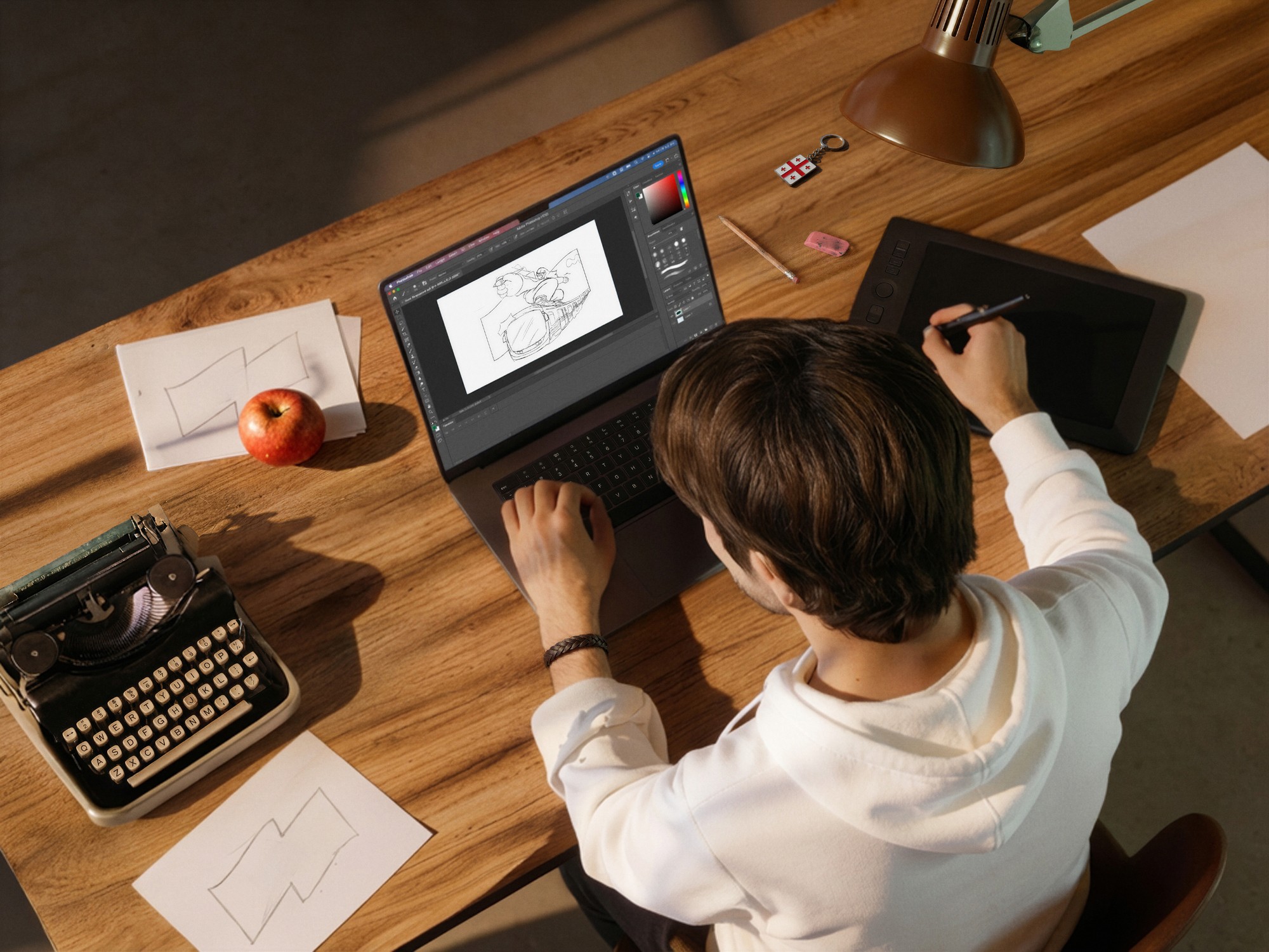 დიზაინერი სტუდენტი მუშაობს ფოტოშოპში, ნოუთბუქთან