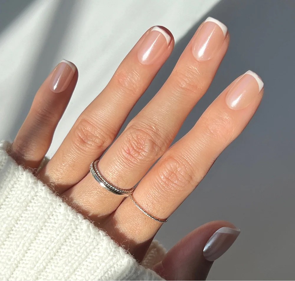 model with red lips and red nail polish