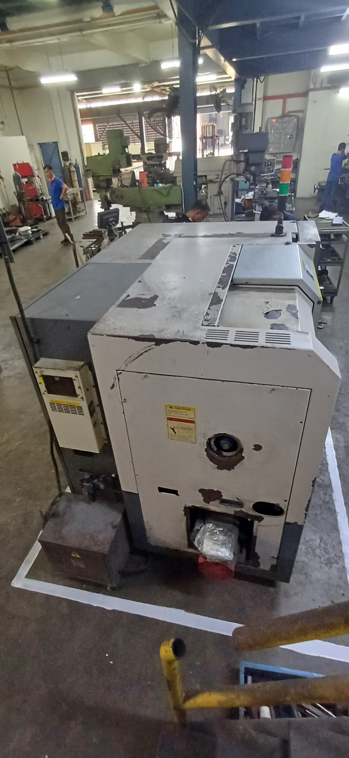 After 5S implementation: Production machine with clear zoning and a tidy work area, reflecting new industrial efficiency standards.