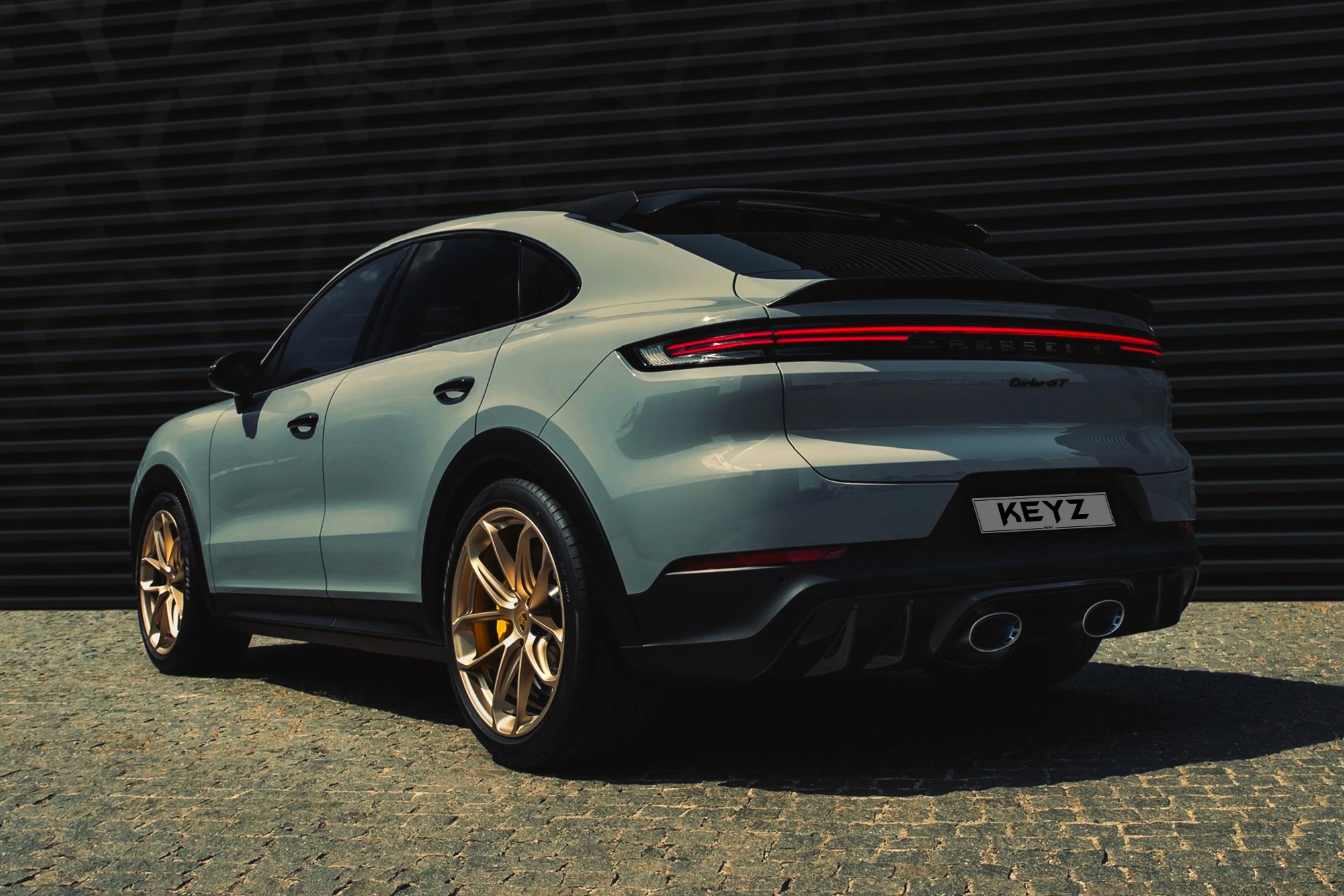 Vue extérieure arrière Porsche Cayenne Turbo GT Gris – Location SUV à Dubaï | Keyz Rent