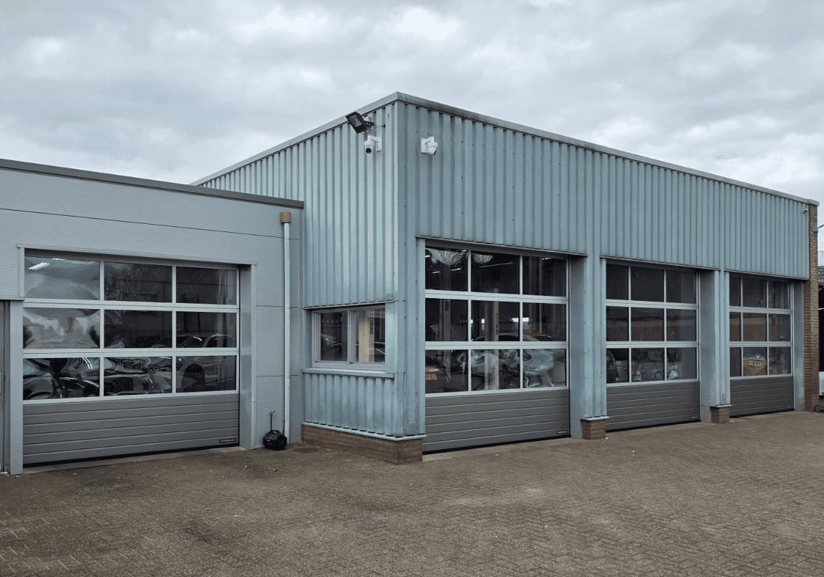 Industriedeuren bij bedrijf - door Dugreja