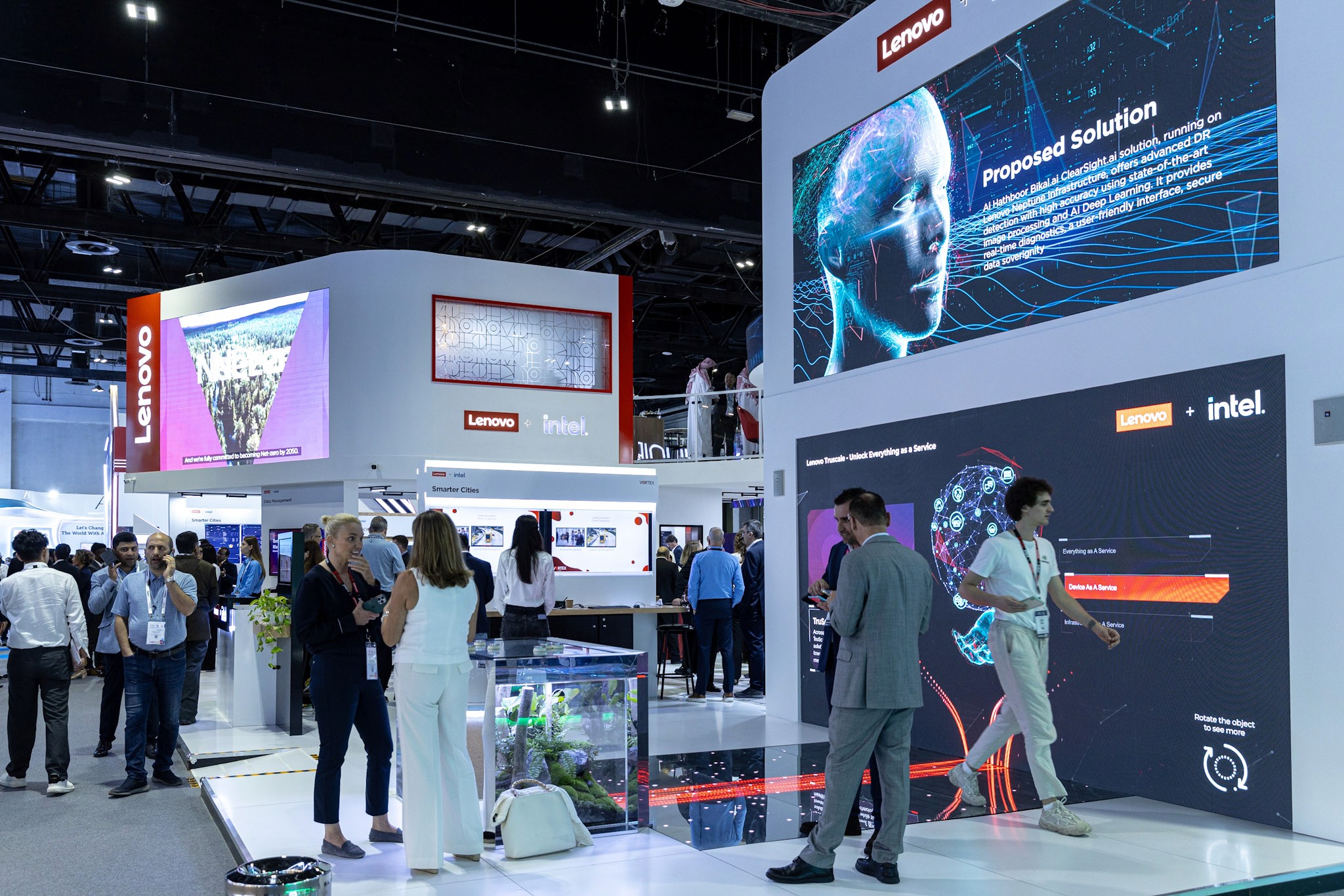 exhibition-stand-design-for-lenovo-at-gitex