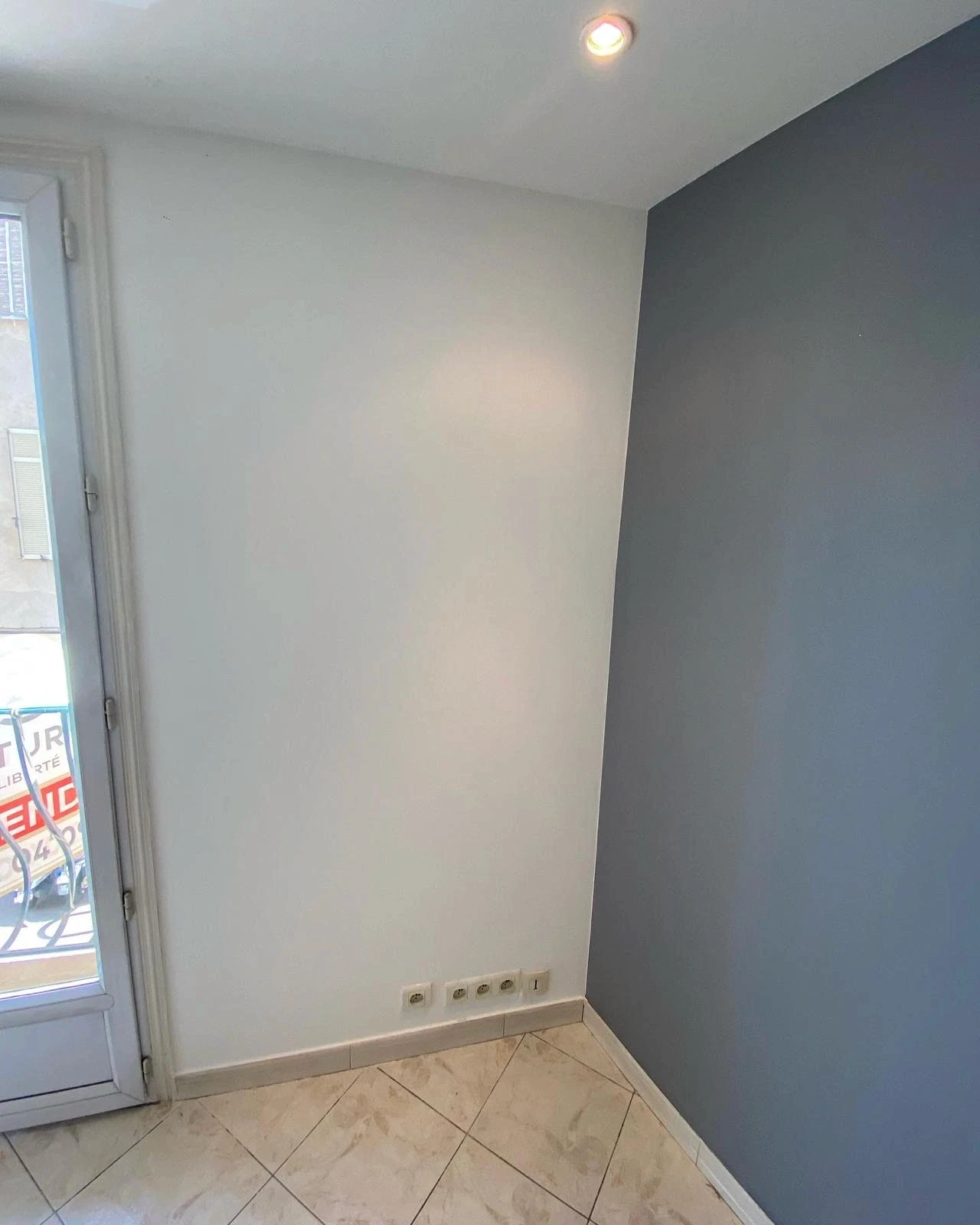 Peinture de couleur dans un appartement à Vallauris