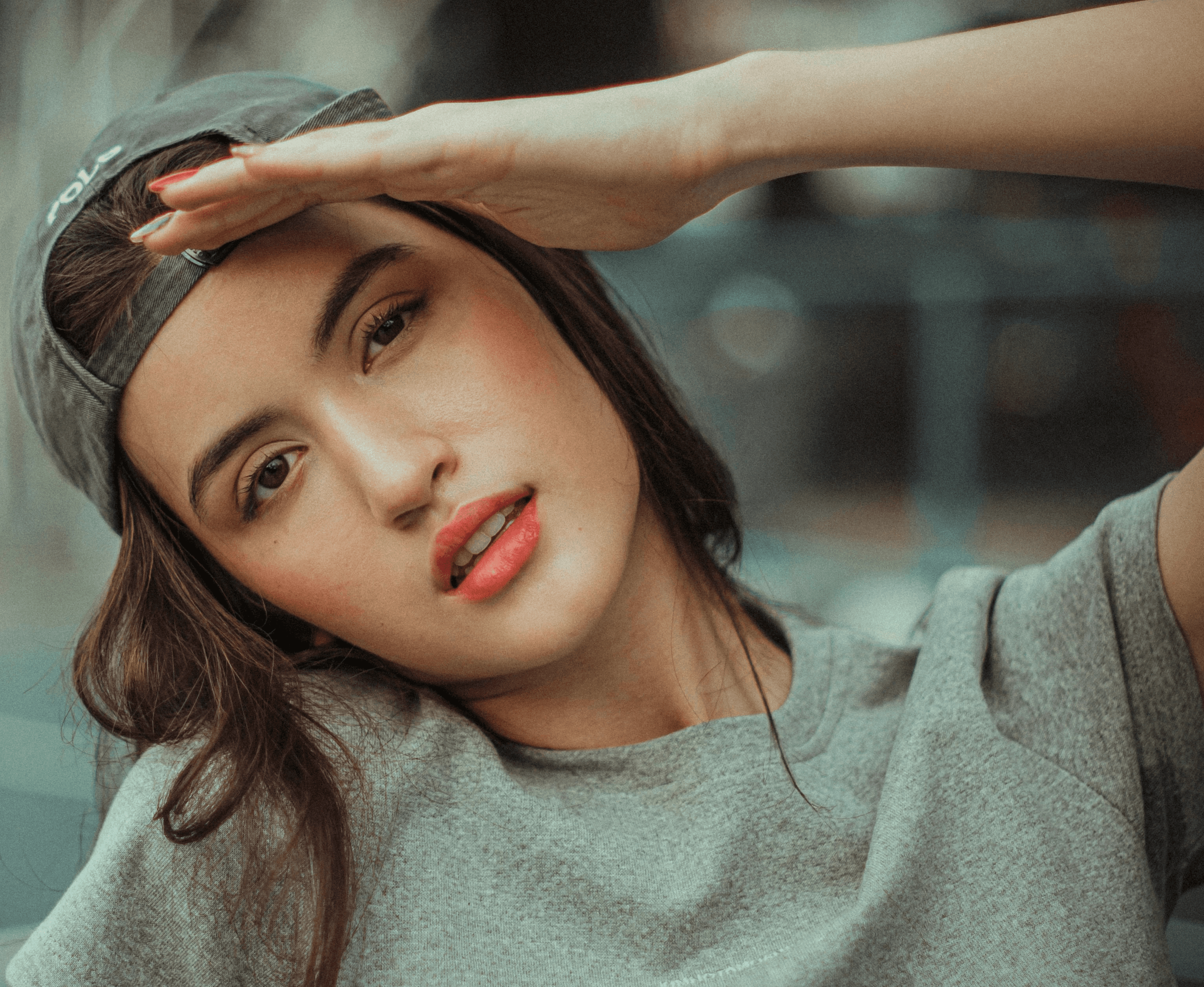 woman in gray crew neck t-shirt