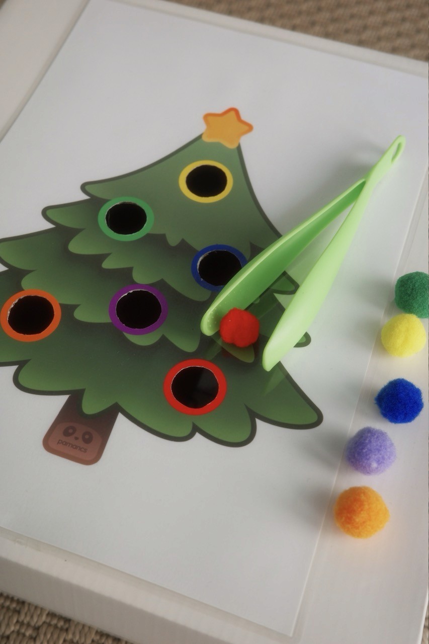 Finommotorika fejlesztő pomponos karácsonyi játék óvodásoknak