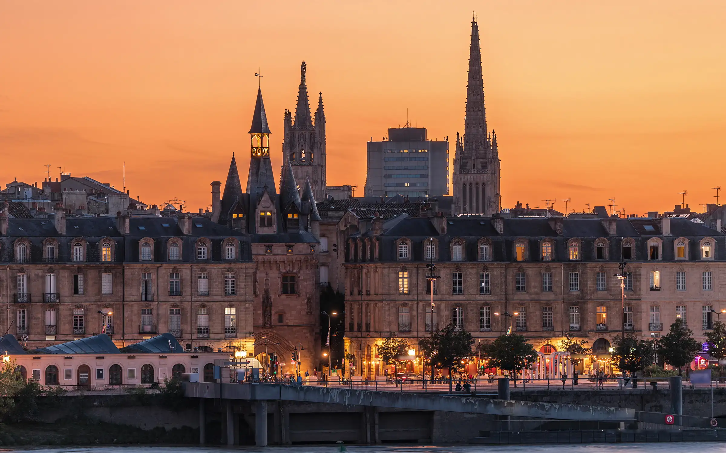 Bordeaux by night - sykkeltur på egenhånd i Frankrike | Expa Travel