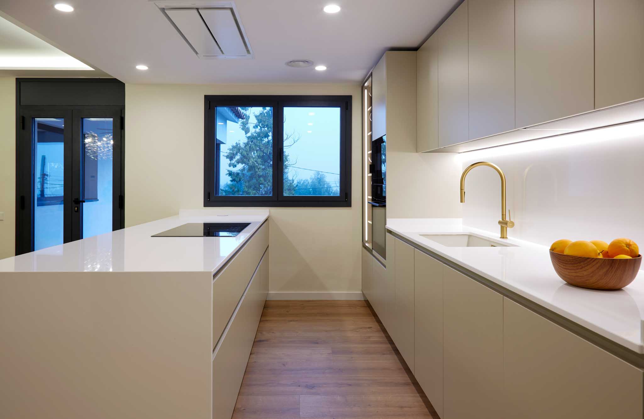 Image of Minimalist entryway