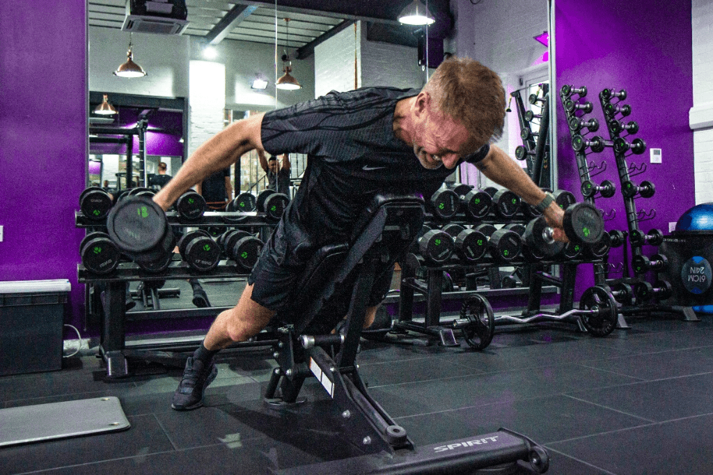 Man using dumbbells for a body recomposition routine.