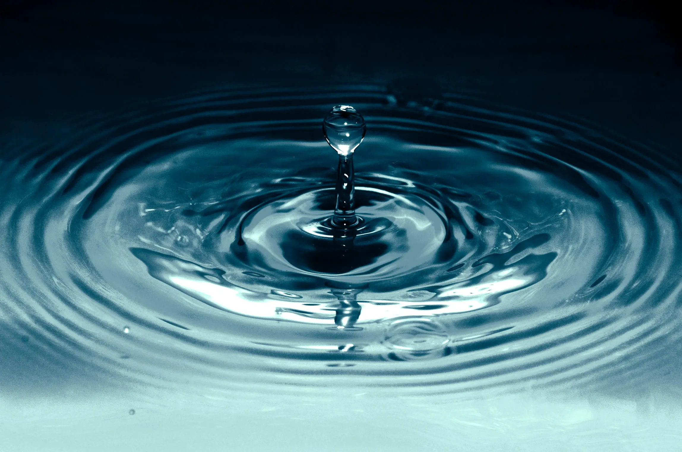 water-ripple - terry-vlisidis (unsplash)./pho