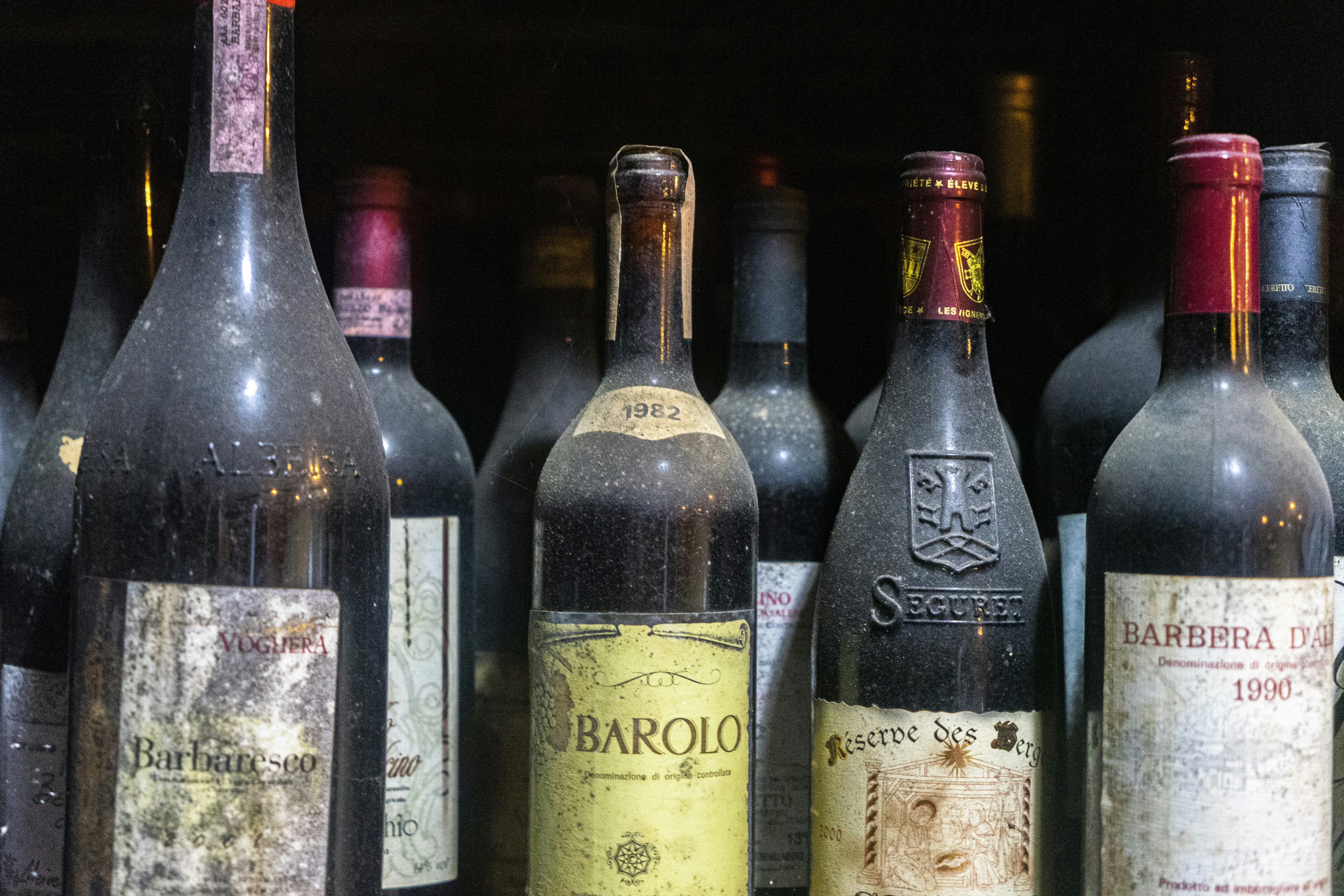 Aging wine: Which wines improve with age and why?