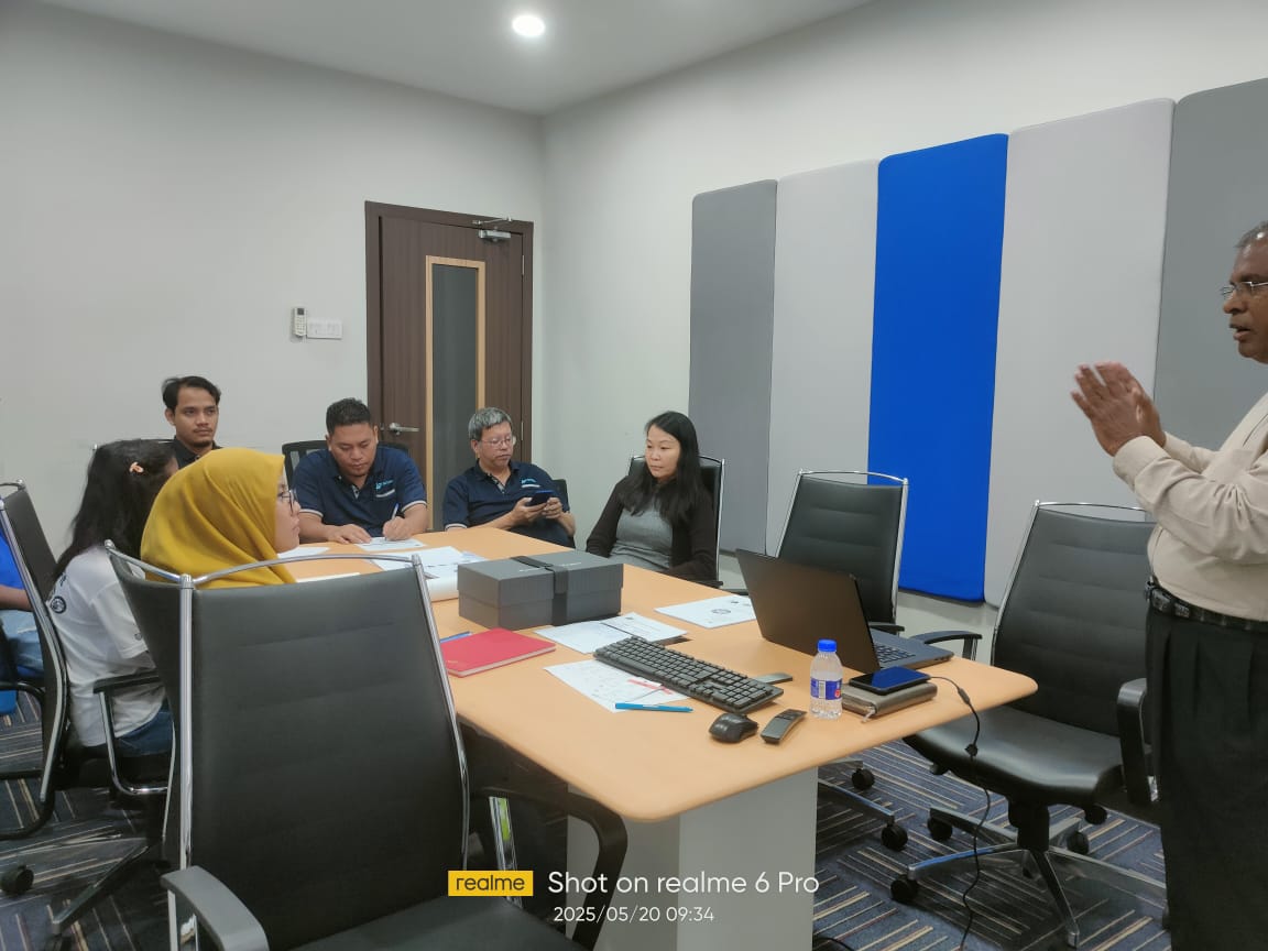 B2B training session focusing on the Konsep 5S dan Pelaksanaan (5S Concept and Implementation) for factory efficiency.