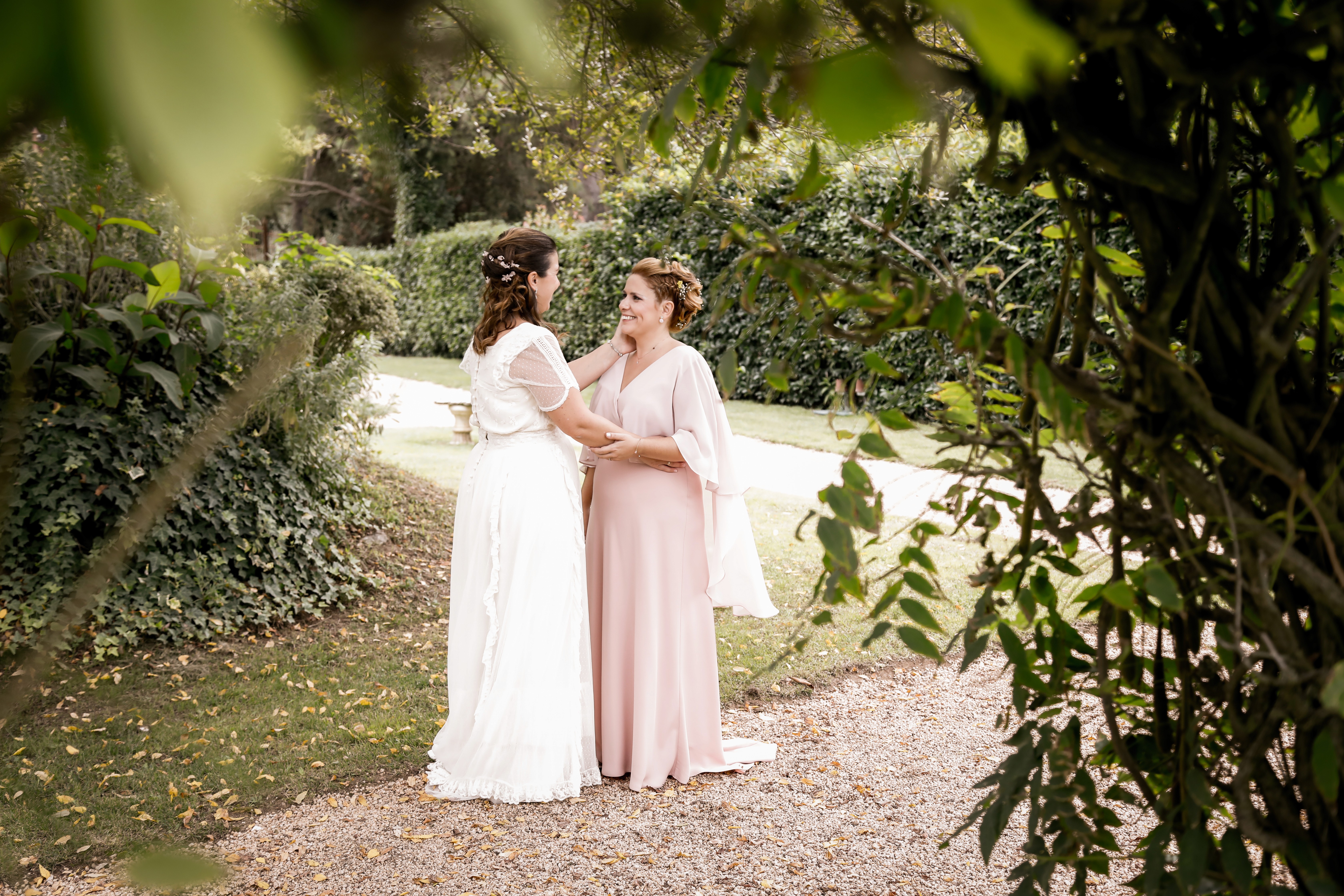 Sesión de boda. Pareja mirandose