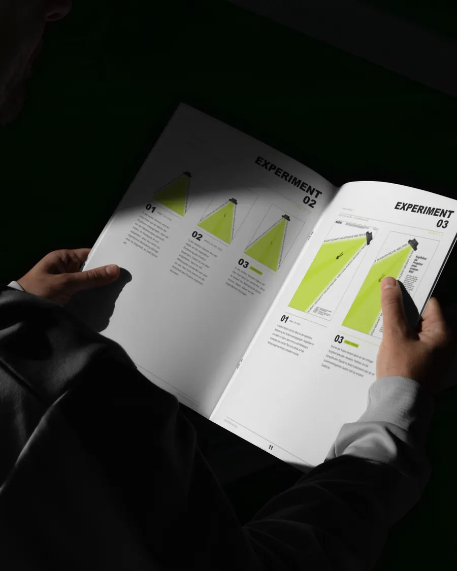 Akustische Welten, the magazine spread open in two hands.