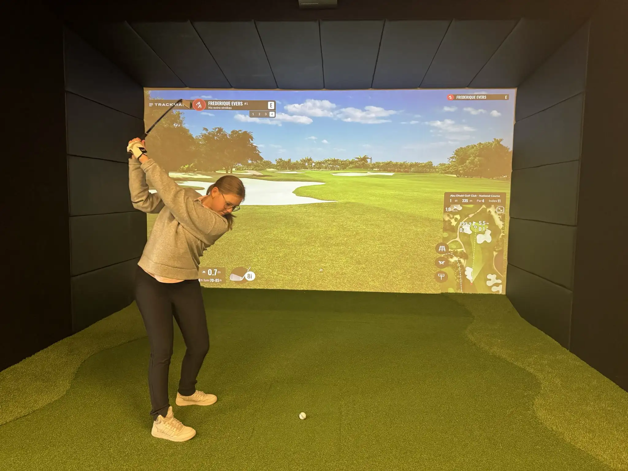golf-simulator-trackman-4k-projectiescherm-virtual-golf-baan-balanss-indoor-golf-rutten