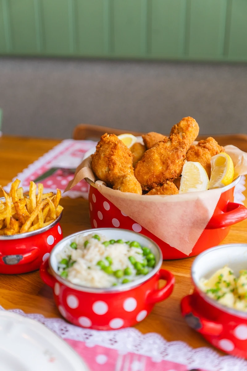vegetable and meat on bowl