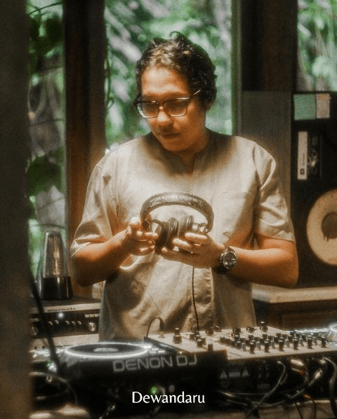 Dua Sejoli (Subo Family) | Suara Dewandaru: Naik Gunung