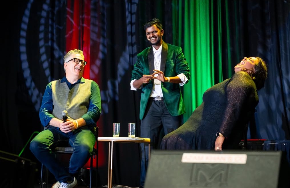 Magician Vicky Krish performing Corporate Magic on Stage